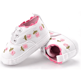Baby-Mädchen-Schuhe aus Spitze mit Blumenstickerei