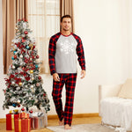 Weihnachtslich passender karierter Pyjama 